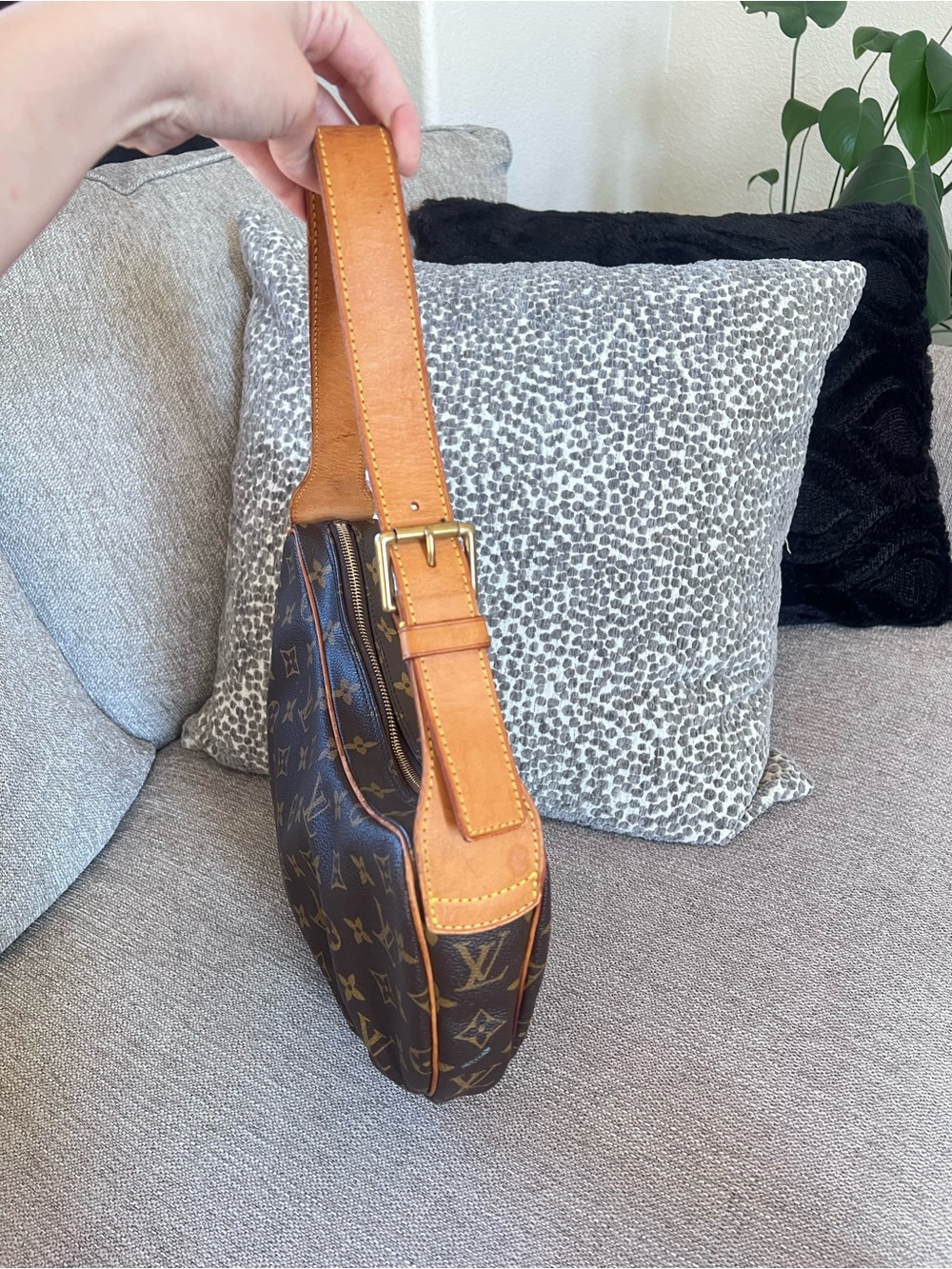 Louis Vuitton Croissant MM Signature Monogram Shoulder Bag - Picture 13 of 15